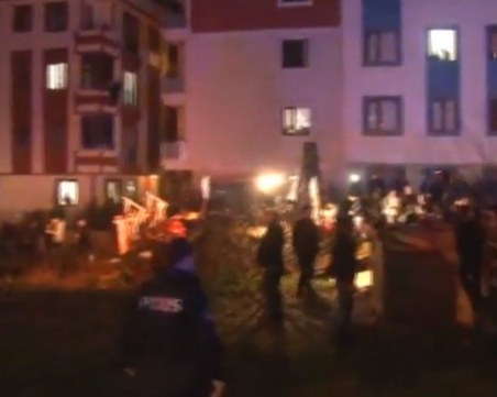 Военен хеликоптер се разби между блокове в Истанбул! Четирима загинаха