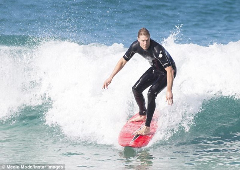 Сърф легендата Крис Браун загина при инцидент ВИДЕО