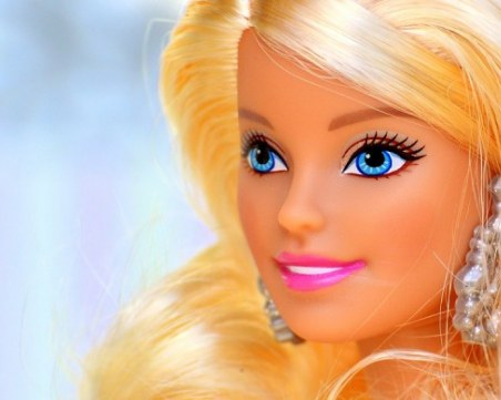 Барби в инвалидна количка? Не само - и с протеза! СНИМКА