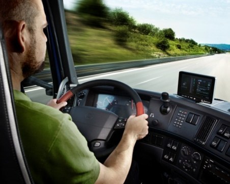 Глад за шофьори на борсата в София, дават им 3800 лева