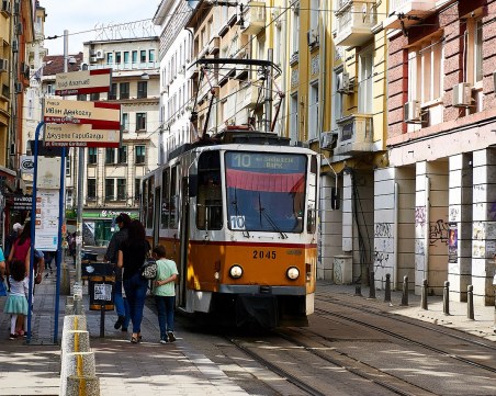 Кола и трамвай се сблъскаха в столицата