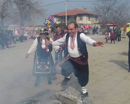 Откраднаха най-красивата мома в пловдивско село с обичая 