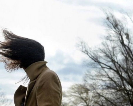 Времето – ветровито. В низините ще вали дъжд, в планините сняг