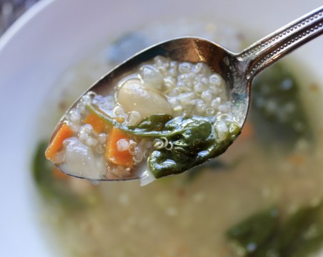 За 2,50 спаначена каша, за 3,50 – шишчета. Купони за бедни и богати в школата!?