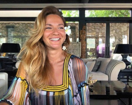 Зейнеб празнува ЧРД на остров Пукет СНИМКИ