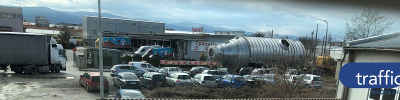 Камион с извънгабаритен товар затрудни движението в Пловдив