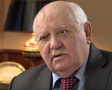 Горбачов смъмри САЩ за ракетите, зове за сговор с Русия