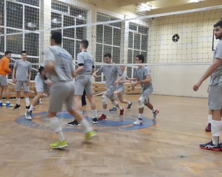 Изместиха с ден по-рано дербито на Виктория Волей