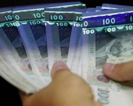 Най-високите заплати: IT секторът – 2788 лева, застрахователите. А най-ниските?