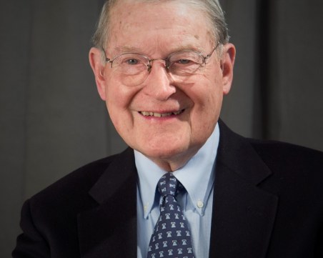 Телефонен измамник се натресе на бивш шеф на ФБР и ЦРУ