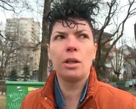 Тя безмълвна, той – с юмруци отгоре й. Пребиха жена гей в София