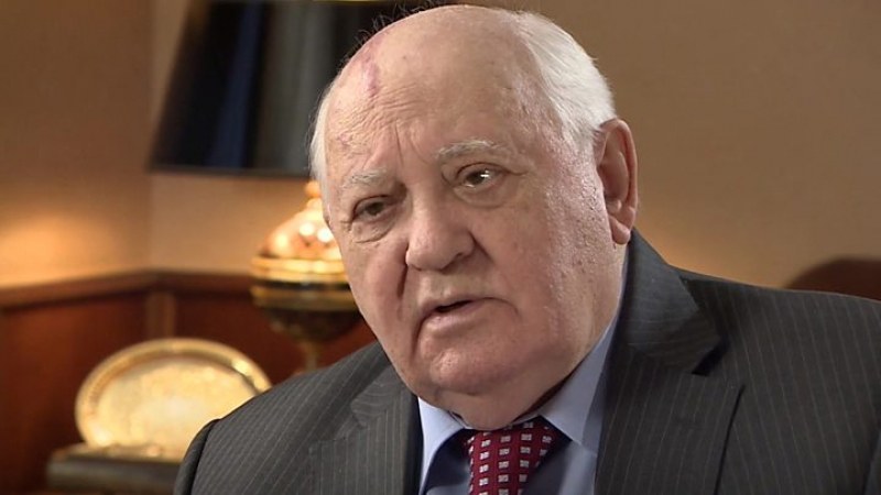 Горбачов смъмри САЩ за ракетите, зове за сговор с Русия