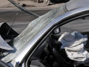19-годишна се заби в електрически стълб в Първомай