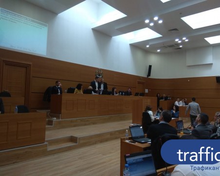 Общинарите умуваха как да вдигнат заплатата на кмета на Пловдив, не успяха… засега