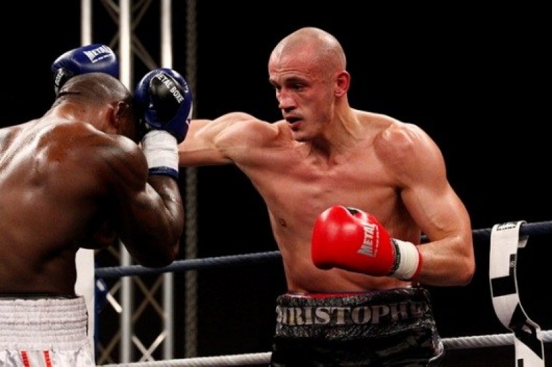 Осъдиха бивш шампион по бокс на Франция заради нападение над полицаи