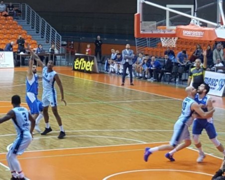 Академик Бултекс 99 гони победа утре, но дали ще е достатъчна?