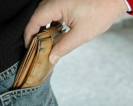 Джебчии задигнаха 630 паунда от мъж в градския транспорт в Пловдив