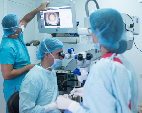 Факти и митове за катарактата: Специалисти от пловдивска очна болница развенчават заблудите СНИМКИ