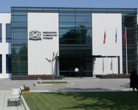 Кандидат-медици пълнят Медицинския университет в Пловдив