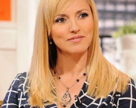 Mиcиc Бaбa Стефи Стаменова помага на абитуриенти в нужда