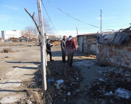 Обири, бой и тормоз: Жителите на Стамболийски се оплакаха от ромски набези СНИМКИ