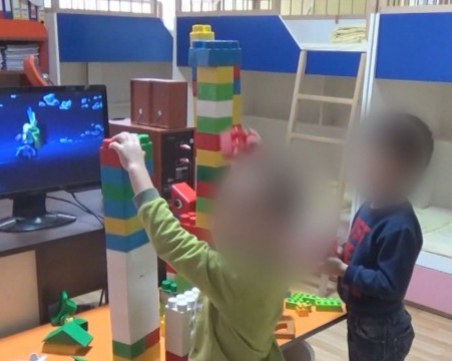 Родители от Дулово: Учителката в детската градина блъска и удря децата ни