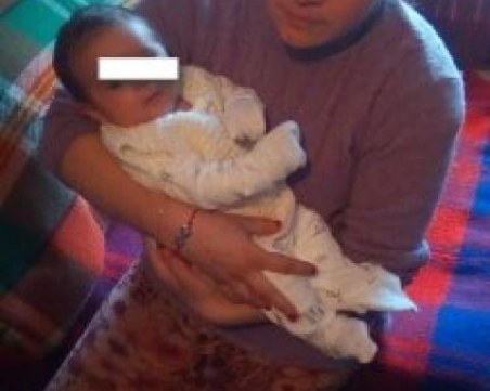 Симона прегърна и нахрани върнатото й бебе