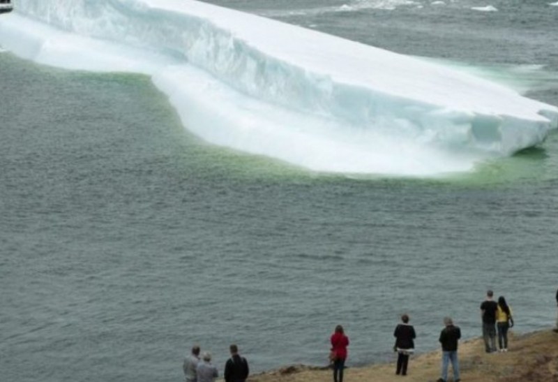 Крадци задигнаха 30 тона... вода от айсберг