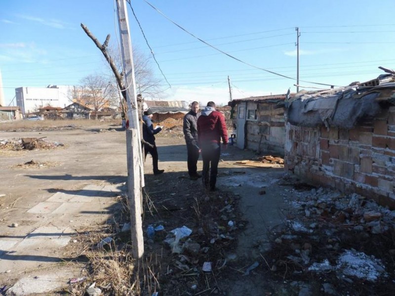 Обири, бой и тормоз: Жителите на Стамболийски се оплакаха от ромски набези СНИМКИ