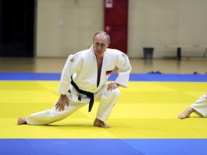 Путин се контузи по време на тренировка по джудо