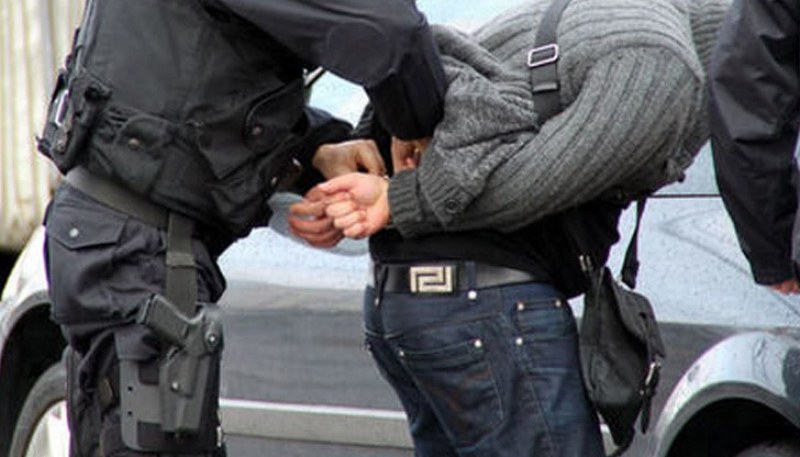 Зрелищен арест в Тракия! Цивилни полицаи едва удържаха пищящ и съпротивляващ се младеж