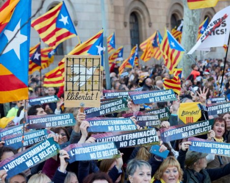 Стотици хиляди души се вдигнаха на протест в Барселона