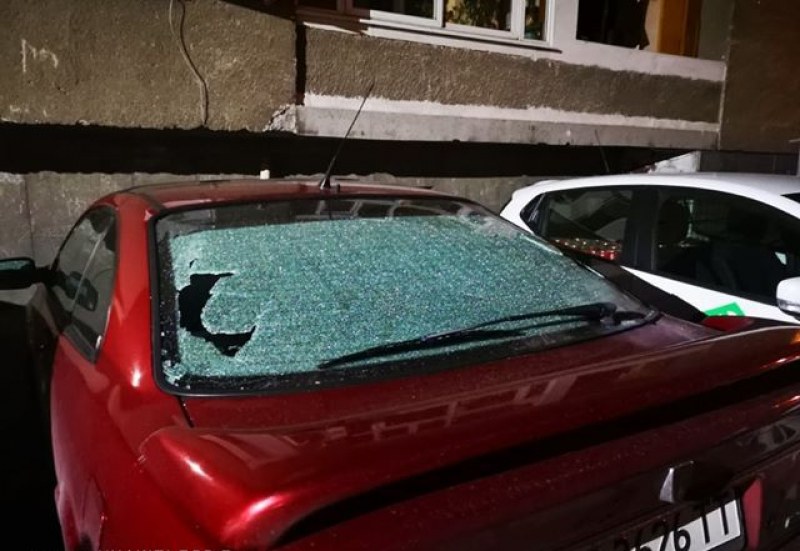 Пловдивчанка завари автомобила си с изпотрошени стъкла в Кючука СНИМКИ