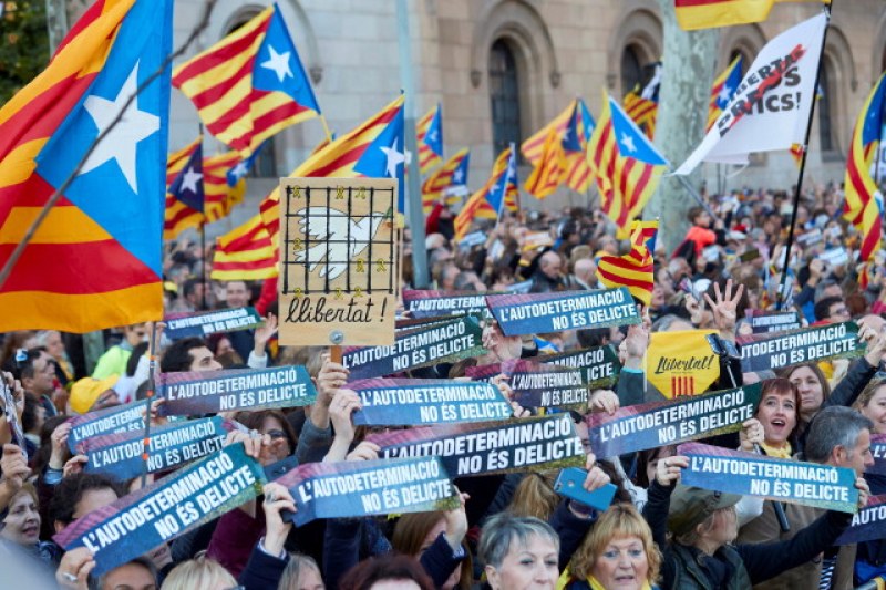 Стотици хиляди души се вдигнаха на протест в Барселона