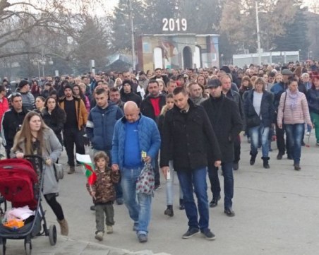 1000 души на бдение в памет на убития Валери Дъбов