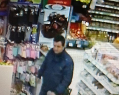 Мъж задигна забравено портмоне в пловдивски магазин, познавате ли го? СНИМКИ