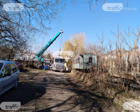 Тежки товарни композиции минали преди влака на 
