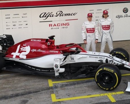 Отборът на Заубер показа новия си болид във Формула 1 СНИМКИ