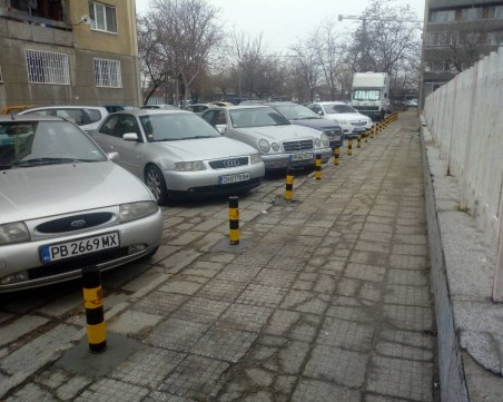 Антипаркинг колчета пред детска градина в Кършияка