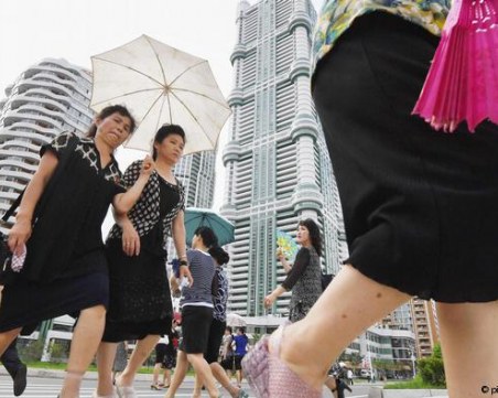 В Северна Корея няма много продукти на Nike и Adidas, но има точни копия