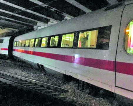 Високоскоростен германски влак с 240 души дерайлира в Базел