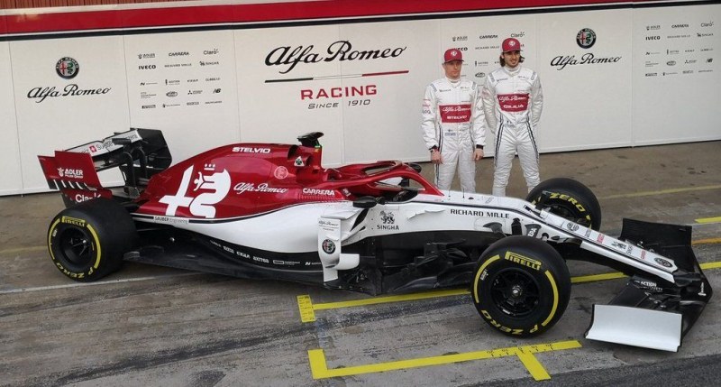 Отборът на Заубер показа новия си болид във Формула 1 СНИМКИ