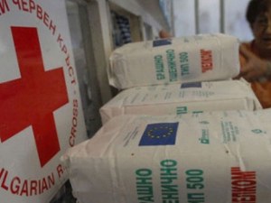 Продължава раздаването на хранителни пакети от БЧК Пловдив