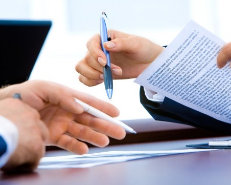 Агенцията по вписванията отказва документи за сделки, сключени по електронен път!?