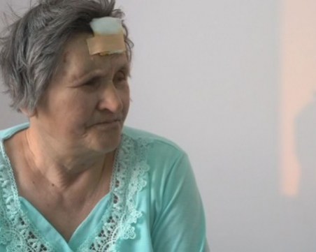 Двама 18-годишни пребиха и ограбиха самотна жена