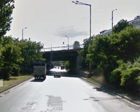 Млада жена скочи от моста на бул. 