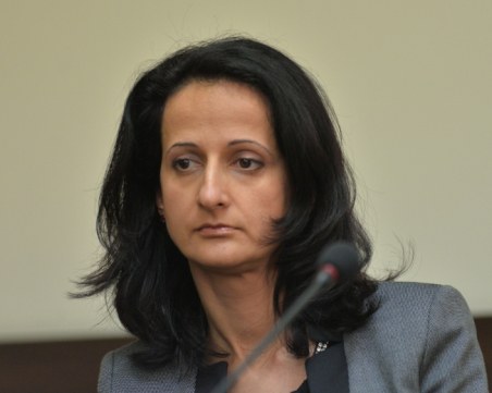 Шефката на Комисията за финансов надзор се отказва от 13 146 лева заплата! Напуска поста