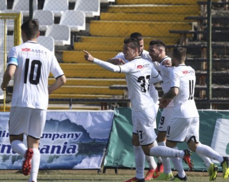 Славия обърна Черно море с два късни гола ВИДЕО