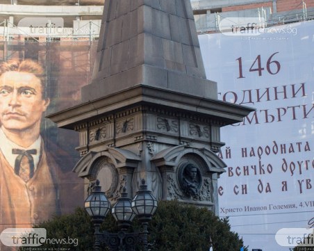 София положи цветя и склони глава: Поклон, Апостоле! ВИДЕО
