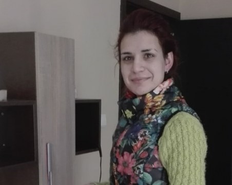 Тони вече е с протези, а и с широка усмивка, мечтае: Учителка да съм!